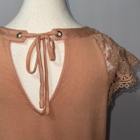 Sweet Wanderer Peach Keyhole Top Women's size Medium - Picture 5 of 7